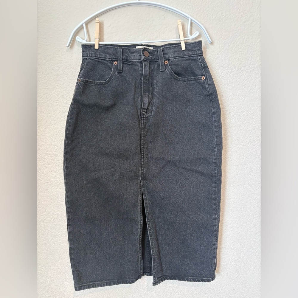 Universal Thread Women's Dark Black Denim Skirt - Midi length